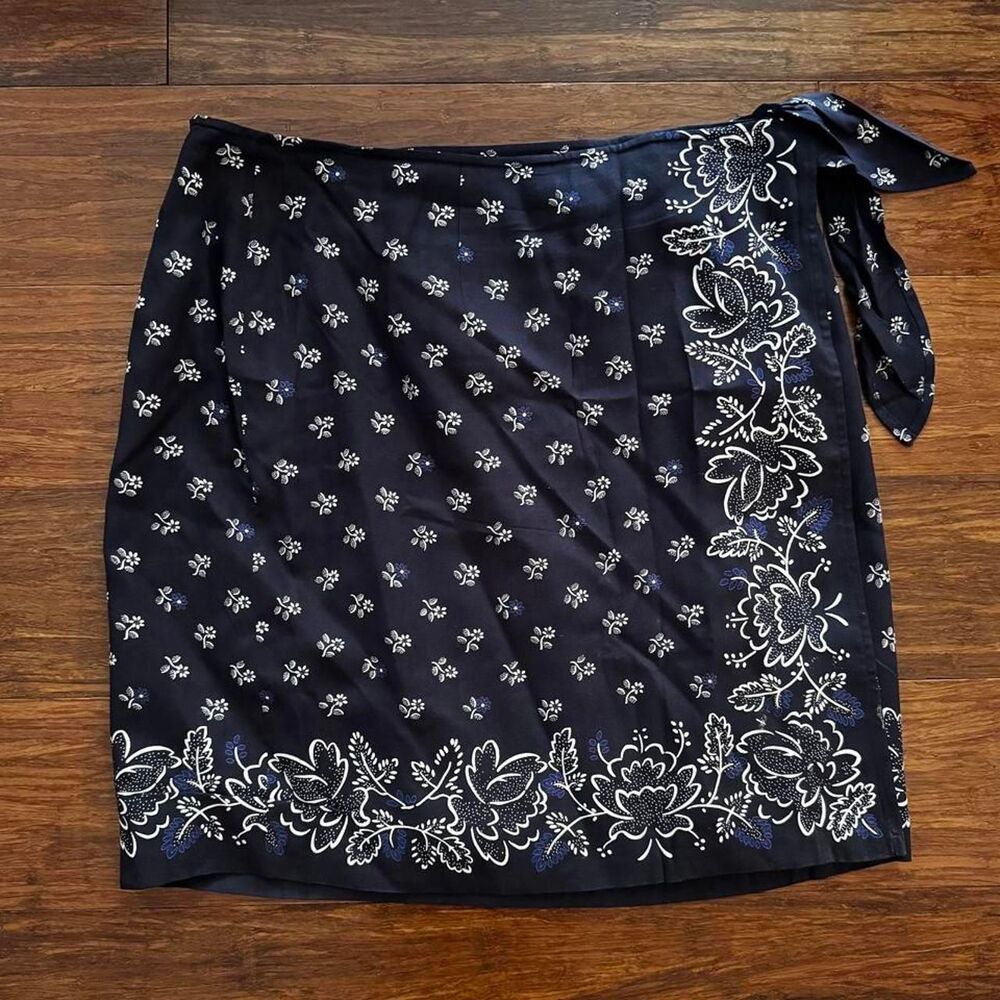 Charter-club Women's Navy and White Skirt